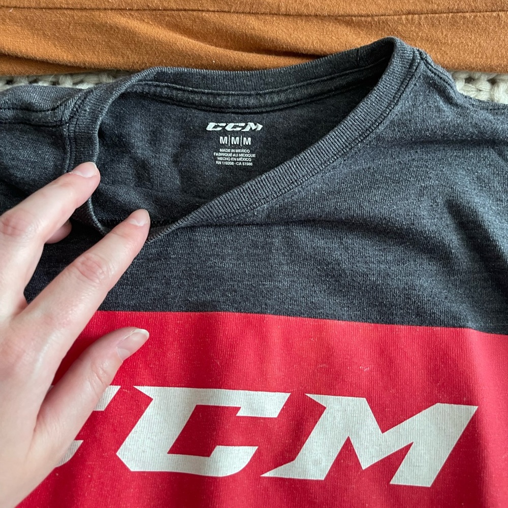 CCM Hockey T-Shirt - Size Adult Medium - Picture 2 of 3